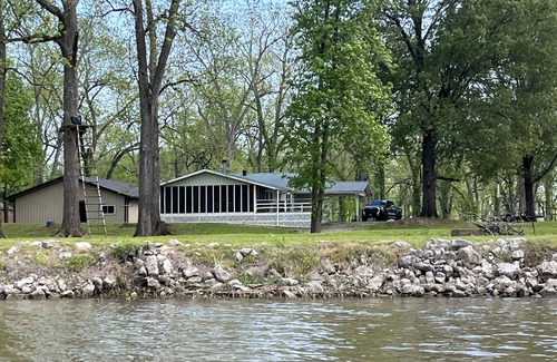 Wright Casa | Cabin sits in the back of a wild pecan grove over looking the Arkansas River