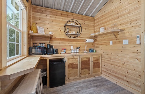 Mid America Cabina | Cabin #5 @ Rock Creek Cabins! King Bed, Great Porch, Nice Views, Pet Friendly!