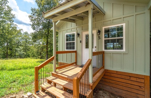 Mid America Cabina | Cabin #5 @ Rock Creek Cabins! King Bed, Great Porch, Nice Views, Pet Friendly!