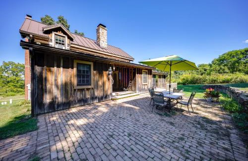 Pine Grove Mills Casa | Cabin Vacation Rental about 8 Mi to Penn State!