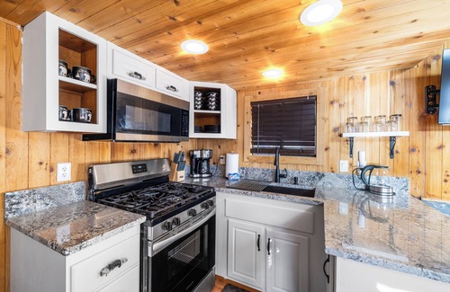 South Lake Tahoe Cabina | Cabin w/Loft in South Lake Tahoe - 15 Mins from Skiing, Stateline & Emerald Bay