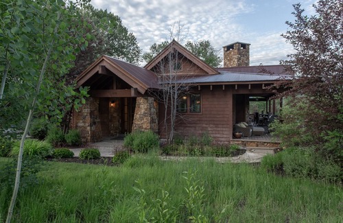 Hoback Junction Casa | Cabin with Club Access - Snake River Sporting Club