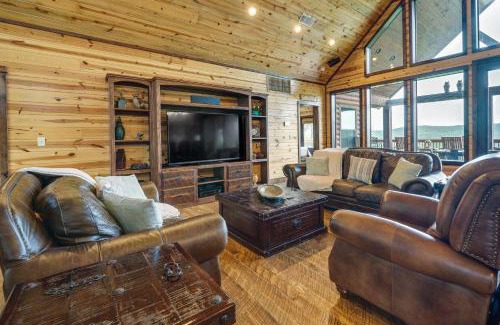 Broken Bow Casa | Cabin with Game Room and Hot Tub in Broken Bow!