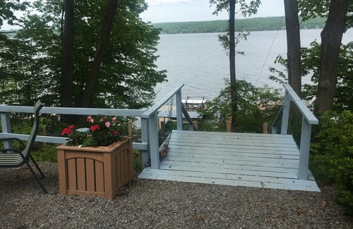 Trumansburg Cabina | Cabaña con vista al lago y acceso a la playa!