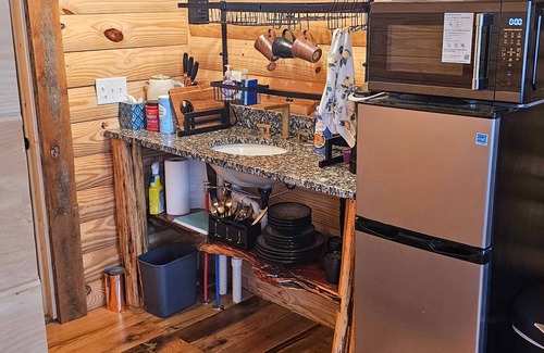 Dry Ridge Cabina | Cabin with Private HOT TUB! 8 minutes to Ark Encounter!