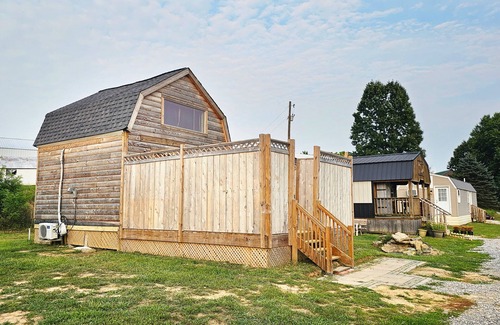 Dry Ridge Cabina | Cabin with Private HOT TUB! 8 minutes to Ark Encounter!