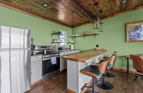 Tennga Cabina | Charming 2-bedroom cabin in peaceful Ocoee with amazing mountain views