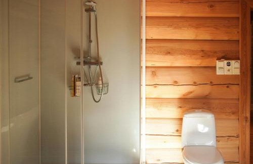 Atra Casa | Cabin With Wooden Interior By Lake Tinnsjøen