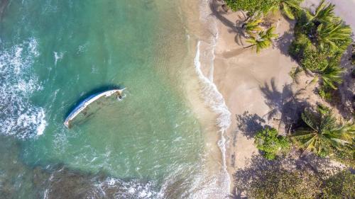 Chiguata Casa | Cabinas Sede Villalobos, 3Min from the Beach! Playa Chiquita