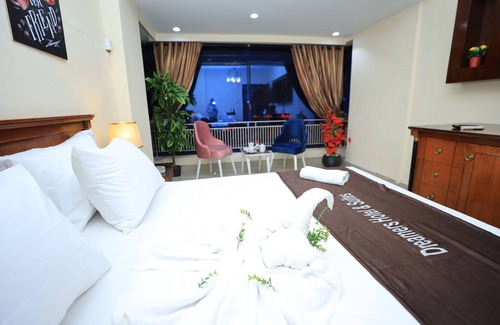 Al Duqqi Hotel | Cairo City Center Dreamers Hotel & Suits