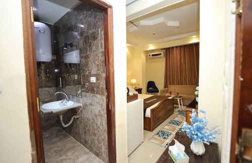 Al Duqqi Hotel | Cairo City Center Dreamers Hotel & Suits