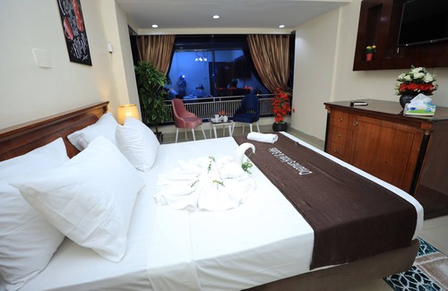 Al Duqqi Hotel | Cairo City Center Dreamers Hotel & Suits