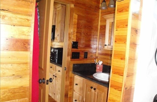 Sunset Cabina | Cajun Pondside Cabin - Veteran Owned - en el corazón de Acadiana