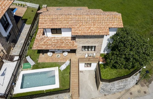 Prellezo Casa | Cala Berellín Prellezo Cantabria, Casa a estrenar, piscina, al lado de Cala Berellín