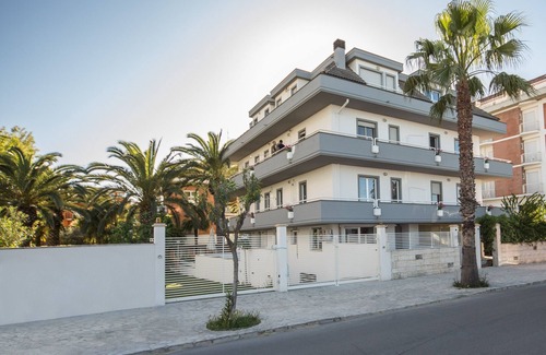 Porto d'Ascoli Apartamento | Suite Cala Luna - Apartamento de cuadros locales
