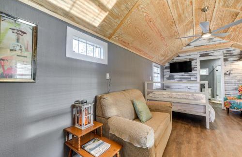 Sunset Beach Apartamento | Calabash Studio Cabin, 4 Mi to Sunset Beach!