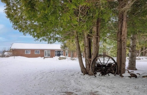 Calabogie Casa | Calabogie House, Private 90 Acre Estate, Close to ATV and Snowmobile Trails.