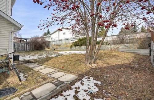 Hawkwood Casa | Calgary - By Mountains and Ski