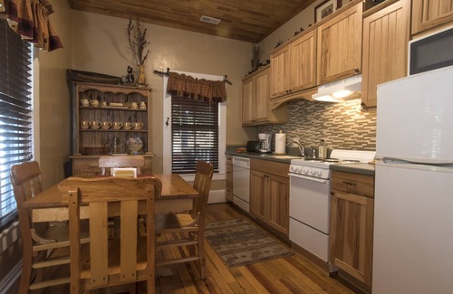 Bryson City Cama Y Desayuno | Calhoun House Inn & Suites