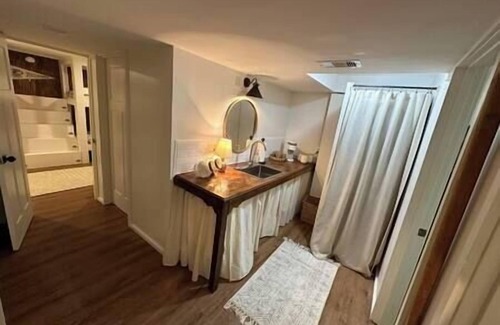 Calico Rock Casa | Calico Cottage - Room for families and big groups!