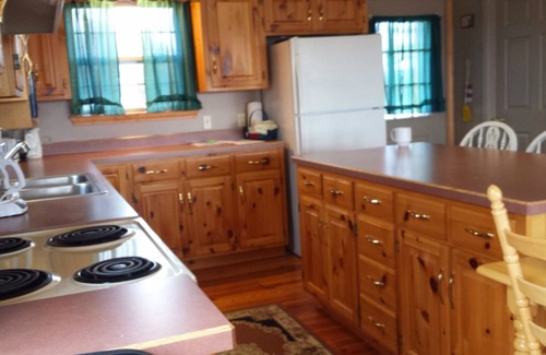 Calico Rock Cabina | Calico Rock Cabin-500 Calico St (390 Chessmond Ferry Rd) viendo el río Blanco