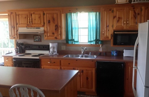 Calico Rock Cabina | Calico Rock Cabin-500 Calico St (390 Chessmond Ferry Rd) viendo el río Blanco