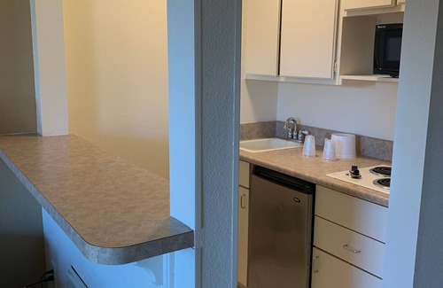 Clairemont Hotel | California Suites Hotel