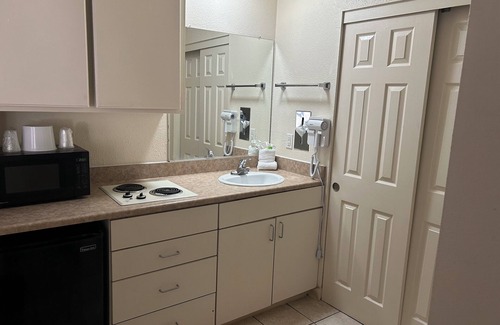 Clairemont Hotel | California Suites Hotel