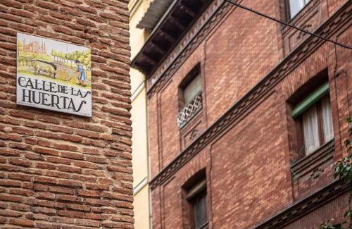 Barrio de las Letras Apartamento | Calle Huertas Corazón by RegalateMadrid