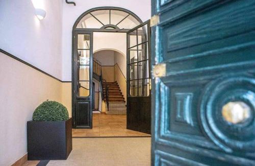 Barrio de las Letras Apartamento | Calle Huertas Corazón by RegalateMadrid