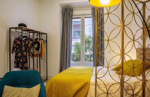 Barrio de las Letras Apartamento | Calle Huertas Corazón by RegalateMadrid