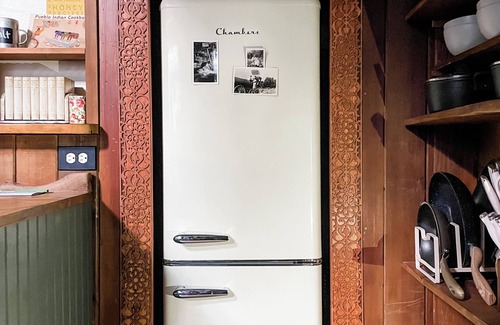 Castella Cabina | Calling all Adventurers! Charming Rustic Cabin in Perfect Location!