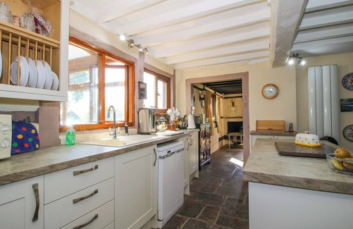 Acton Scott Cabaña | CALLOW COTTAGE, pet friendly, with pool in Craven Arms