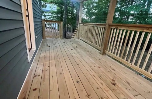 Somerset Casa | Calming 1-bedroom yellow door house close to lake with Wi-Fi, AC