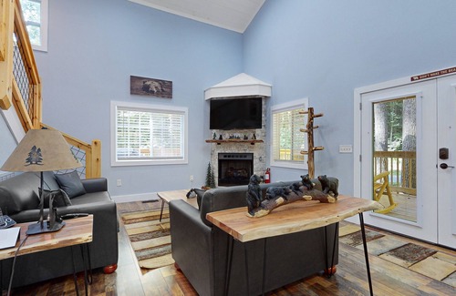 Gatlinburg - Pigeon Forge Cabaña | Calming cottage with hot tub, Cozy fireplace, & Free Attraction Tickets