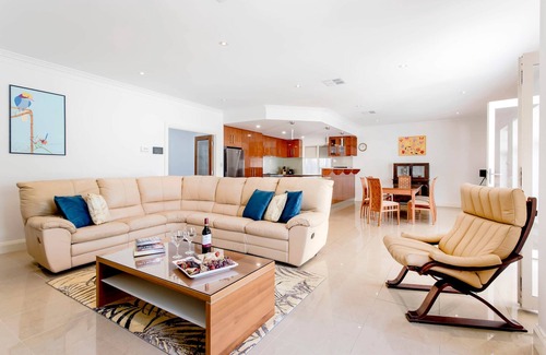 Goodwood Casa | Caltowie - Goodwood, City, Cafe, Family