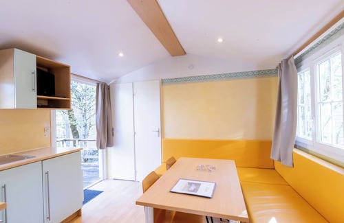 Bouzic Casa | Casa móvil "Calvi": Vacaciones en Dordoña, Piscina Compartida y Mini Granja cerca de Sarlat