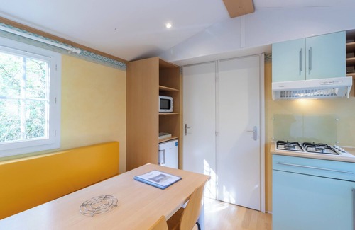 Bouzic Casa | Casa móvil "Calvi": Vacaciones en Dordoña, Piscina Compartida y Mini Granja cerca de Sarlat