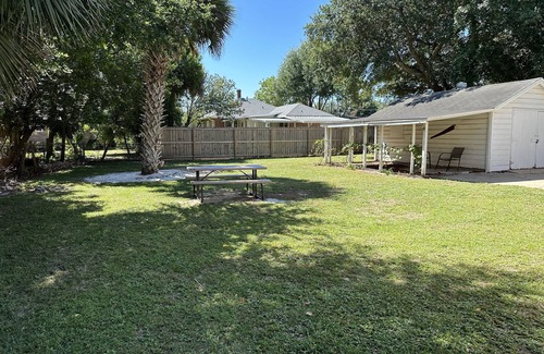 Southeast Pensacola Casa | Calypso House -East Hill- Fantastic Location! 9 Miles to Beach! Dogs Welcome!