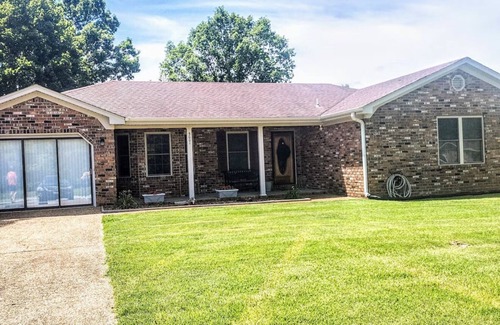 Killen Casa | Camp Creek Cottage 3br, 2ba w Outdoor Tent & Grill