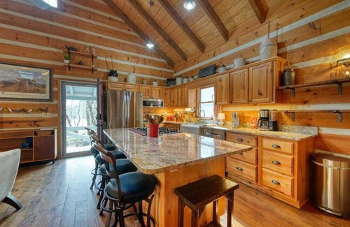 Dial Cabina | Camp Fire Cabin - fire Pit, fireplace, hottub