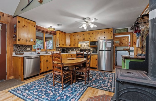 Rangeley Plantation Casa | Camp Firefly - Adorable cabaña en el lago Mooselookmeguntic con paseo de arena en