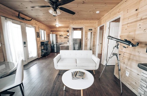 Williams Cabina | Camp Gnaw: A bite-sized Wilderness Retreat