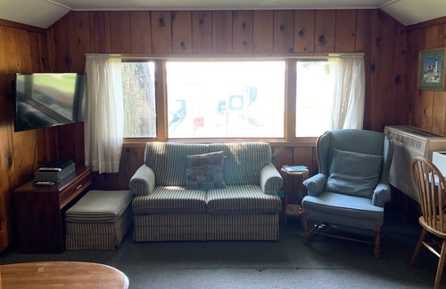 McMillan Cabina | Camp Interlaken Cabin 1