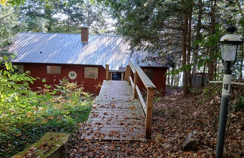 Woodgate Casa | Camp Kuchen- 3 bdrm lakefront on beautiful White Lake