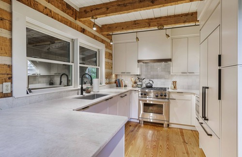 Clifftops Casa | Camp McGu: Lakefront, 3 Fireplaces + Firepit, Pizza Oven, Gorgeous Setting