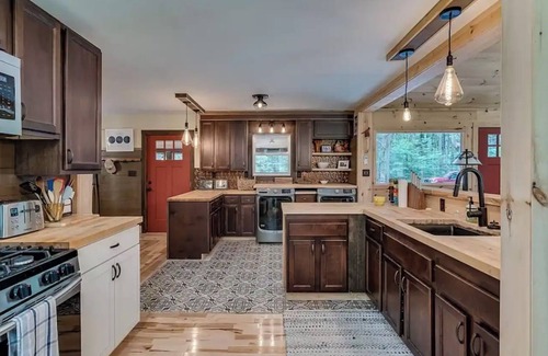 Brantingham Casa | Camp Pinecone in Brantingham