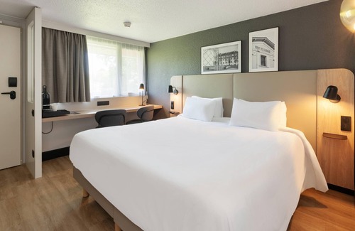 Epone Hotel | Campanile Epone