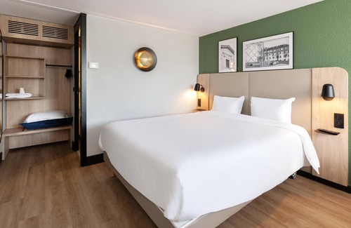 Epone Hotel | Campanile Epone
