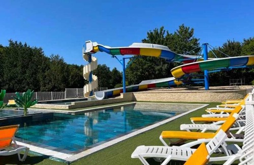 Saint-Mande-sur-Bredoire Casa | Camping 3 étoiles - Parc aquatique - efcafh